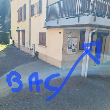 La Petite Caille - 10 *